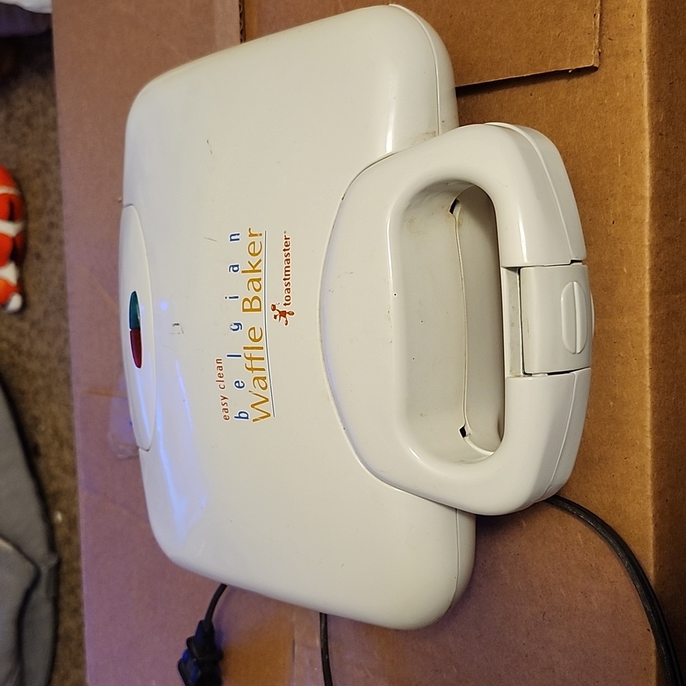 Belgium waffle baker